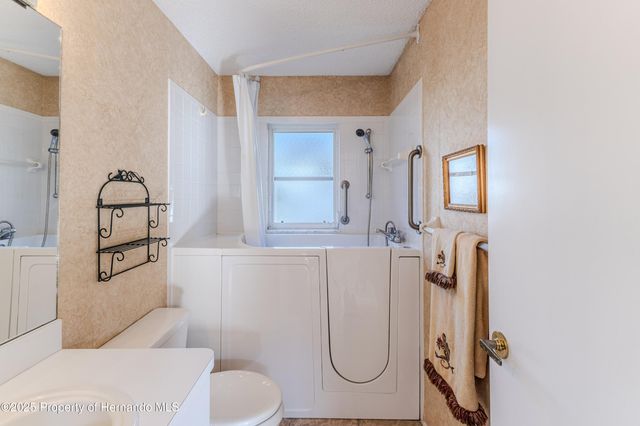 2075 Quailwood Lane, Spring Hill, FL 34606