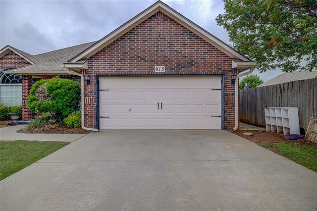 913 Elm Creek Drive, Moore, OK 73160