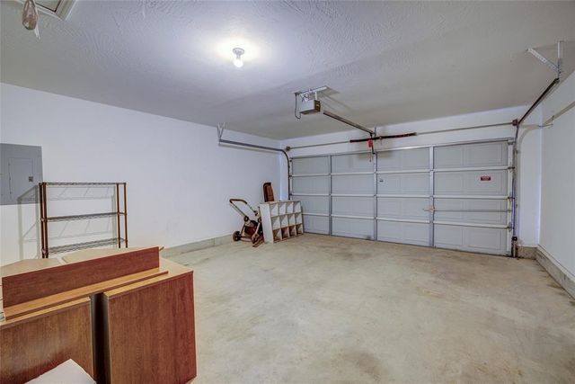 913 Elm Creek Drive, Moore, OK 73160