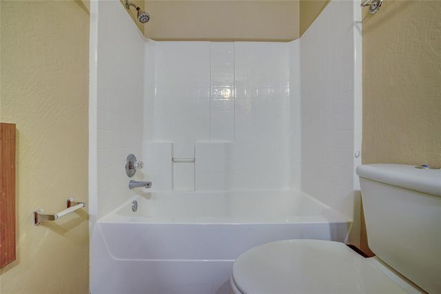 913 Elm Creek Drive, Moore, OK 73160