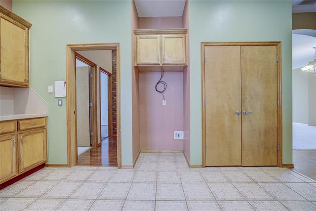 913 Elm Creek Drive, Moore, OK 73160