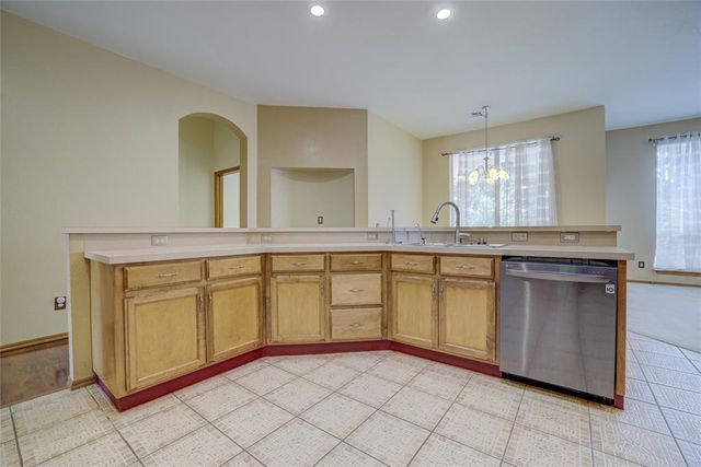 913 Elm Creek Drive, Moore, OK 73160