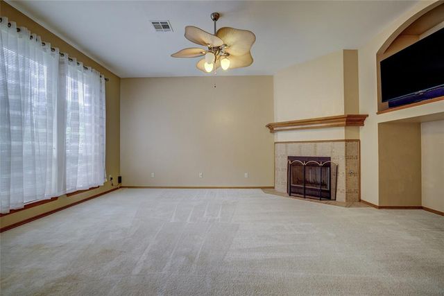 913 Elm Creek Drive, Moore, OK 73160