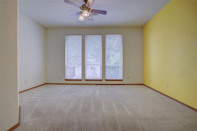 913 Elm Creek Drive, Moore, OK 73160