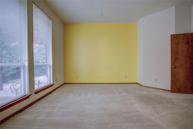 913 Elm Creek Drive, Moore, OK 73160