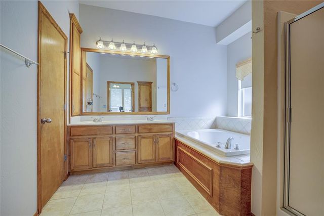 913 Elm Creek Drive, Moore, OK 73160