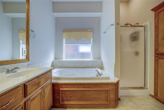 913 Elm Creek Drive, Moore, OK 73160