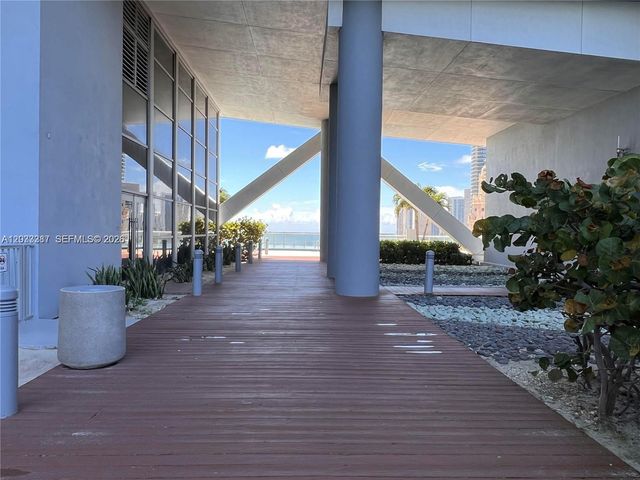 888 Biscayne Boulevard 3001, Miami, FL 33132
