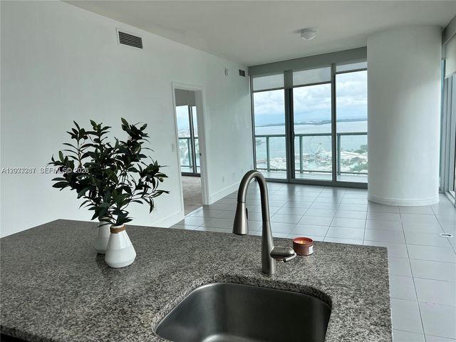 888 Biscayne Boulevard 3001, Miami, FL 33132