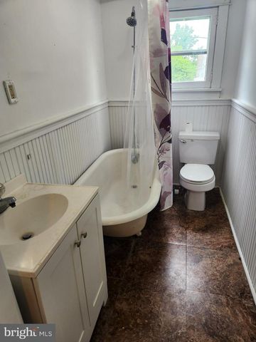 806 JOHN ST W, Martinsburg, WV 25401