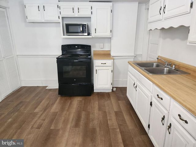 806 JOHN ST W, Martinsburg, WV 25401