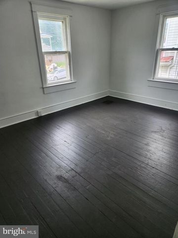 806 JOHN ST W, Martinsburg, WV 25401