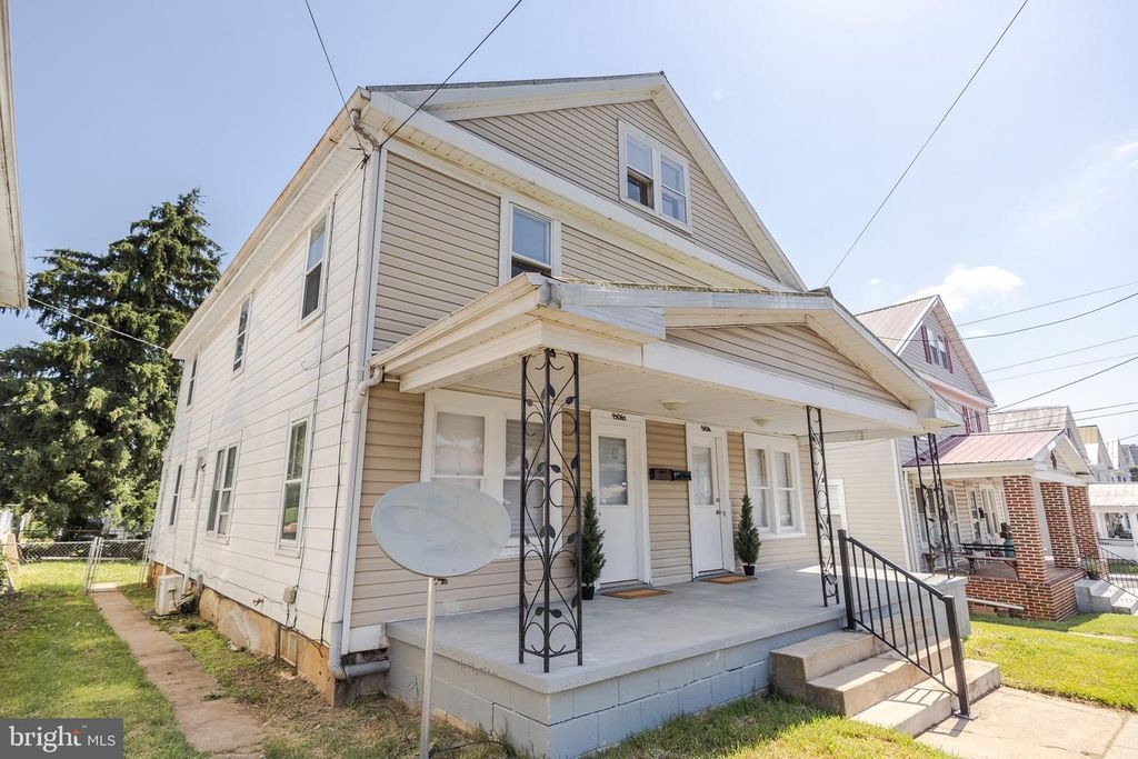 806 JOHN ST W, Martinsburg, WV 25401