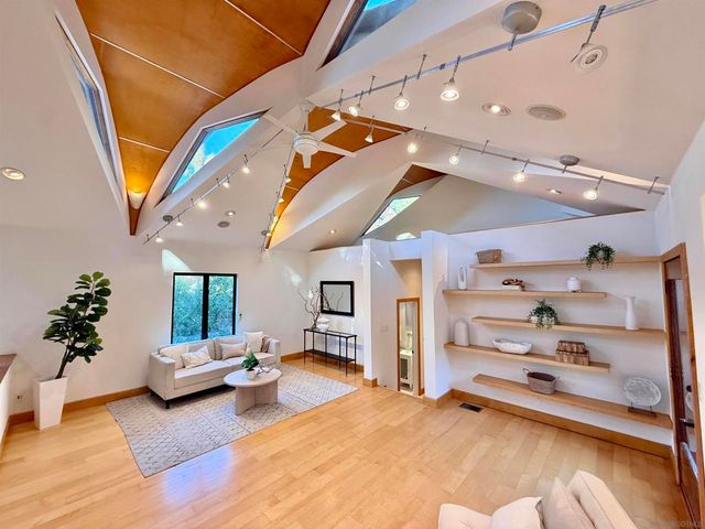 3566 Albatross St, San Diego, CA 92103