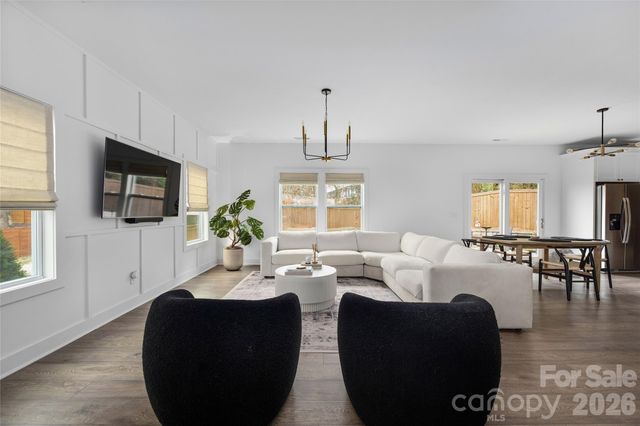 709 Tennyson Drive, Charlotte, NC 28208