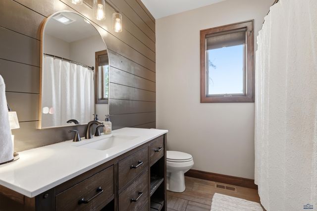 4421 CARRIAGE HILLS DR, Rapid City, SD 57702