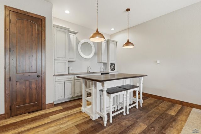 4421 CARRIAGE HILLS DR, Rapid City, SD 57702