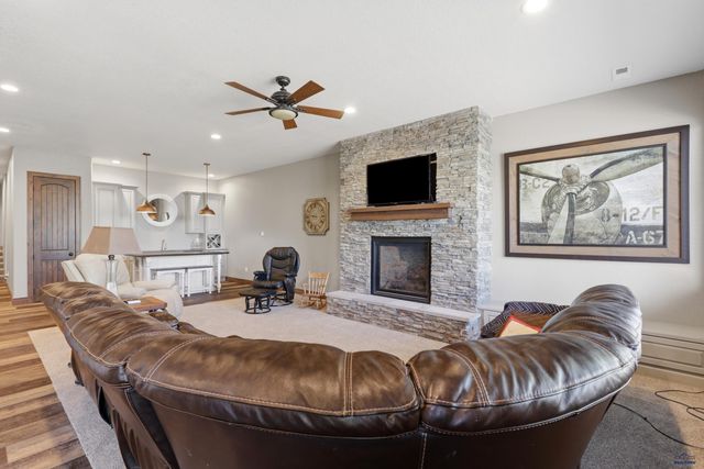 4421 CARRIAGE HILLS DR, Rapid City, SD 57702