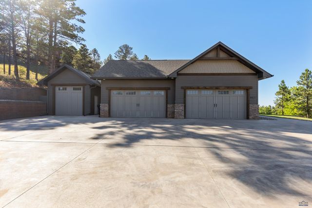 4421 CARRIAGE HILLS DR, Rapid City, SD 57702