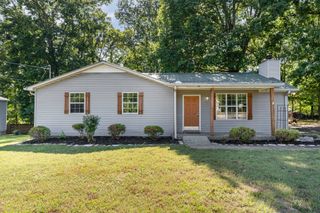 2104 Wolfe Rd, White Bluff, TN 37187