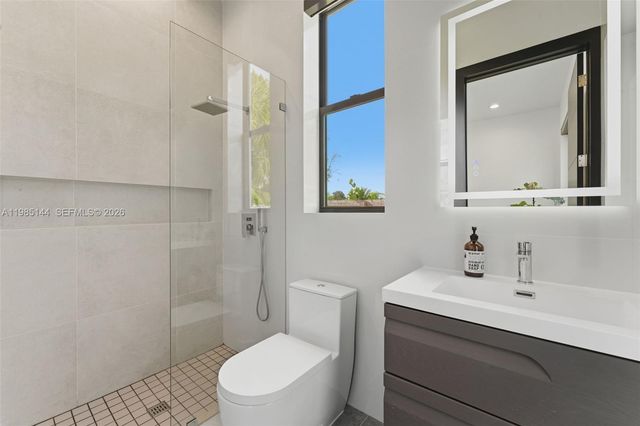 301 NE 27th Dr, Wilton Manors, FL 33334