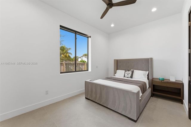 301 NE 27th Dr, Wilton Manors, FL 33334