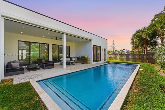 301 NE 27th Dr, Wilton Manors, FL 33334