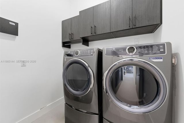 301 NE 27th Dr, Wilton Manors, FL 33334