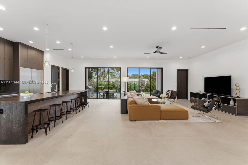 301 NE 27th Dr, Wilton Manors, FL 33334