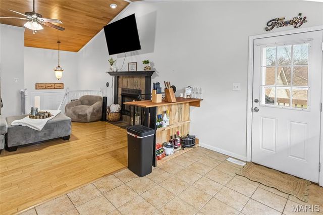 1345 Poplar Street 2A, Highland, IL 62249