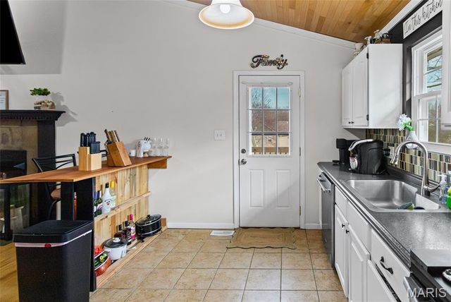 1345 Poplar Street 2A, Highland, IL 62249