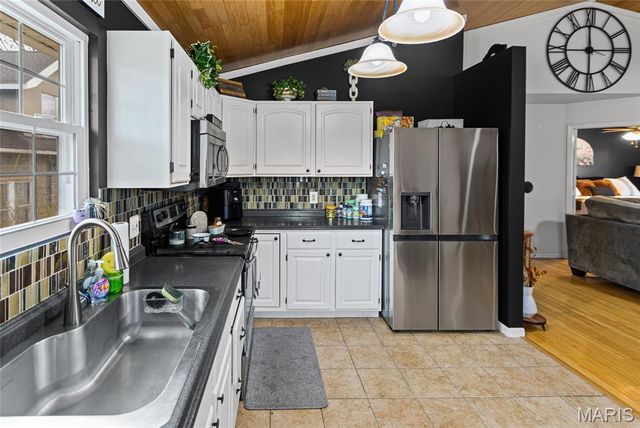 1345 Poplar Street 2A, Highland, IL 62249