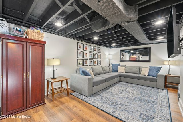 4402 Rudy Ln, Louisville, KY 40207