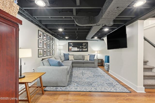 4402 Rudy Ln, Louisville, KY 40207