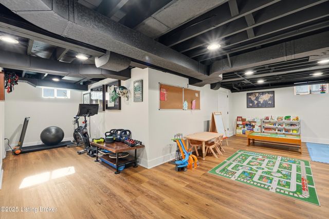 4402 Rudy Ln, Louisville, KY 40207