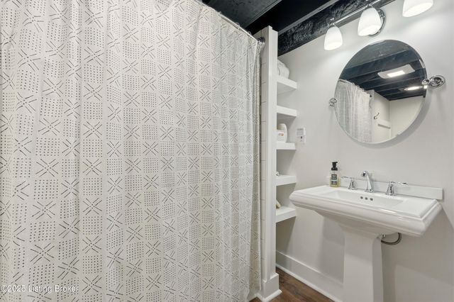 4402 Rudy Ln, Louisville, KY 40207