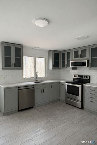 14 Boxwood Lane, Norwich, CT 06360