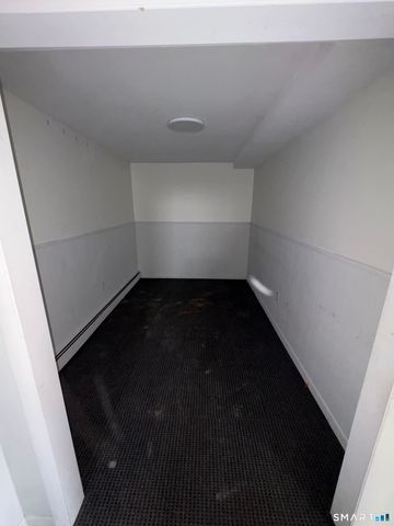 14 Boxwood Lane, Norwich, CT 06360