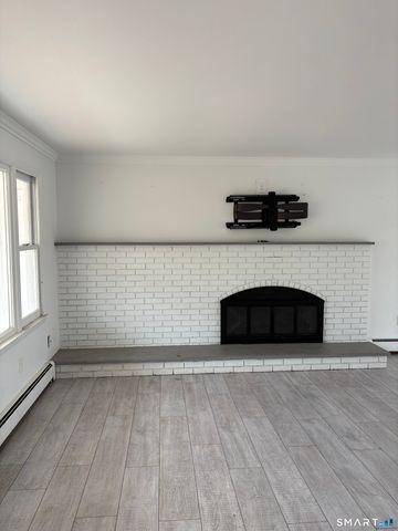 14 Boxwood Lane, Norwich, CT 06360