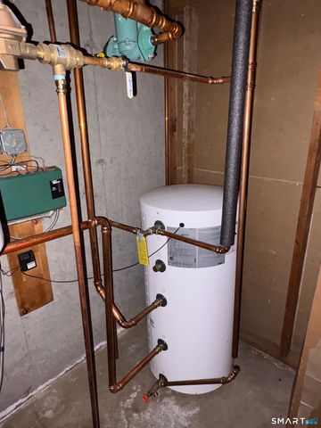 14 Boxwood Lane, Norwich, CT 06360