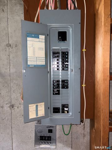 14 Boxwood Lane, Norwich, CT 06360