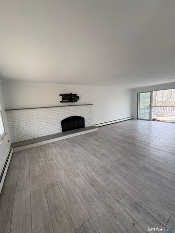 14 Boxwood Lane, Norwich, CT 06360