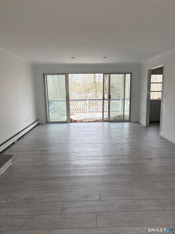 14 Boxwood Lane, Norwich, CT 06360