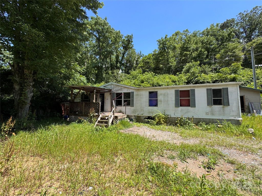 64 P J Drive, Waynesville, NC 28786