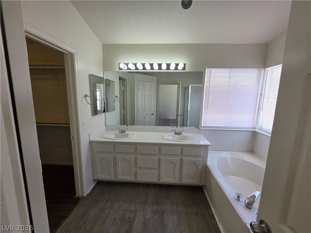 8008 Dover Shores Avenue, Las Vegas, NV 89128