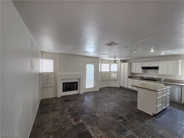 8008 Dover Shores Avenue, Las Vegas, NV 89128
