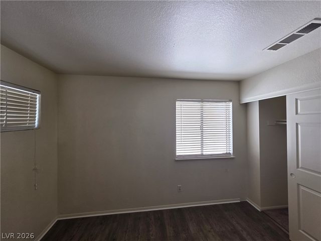 8008 Dover Shores Avenue, Las Vegas, NV 89128