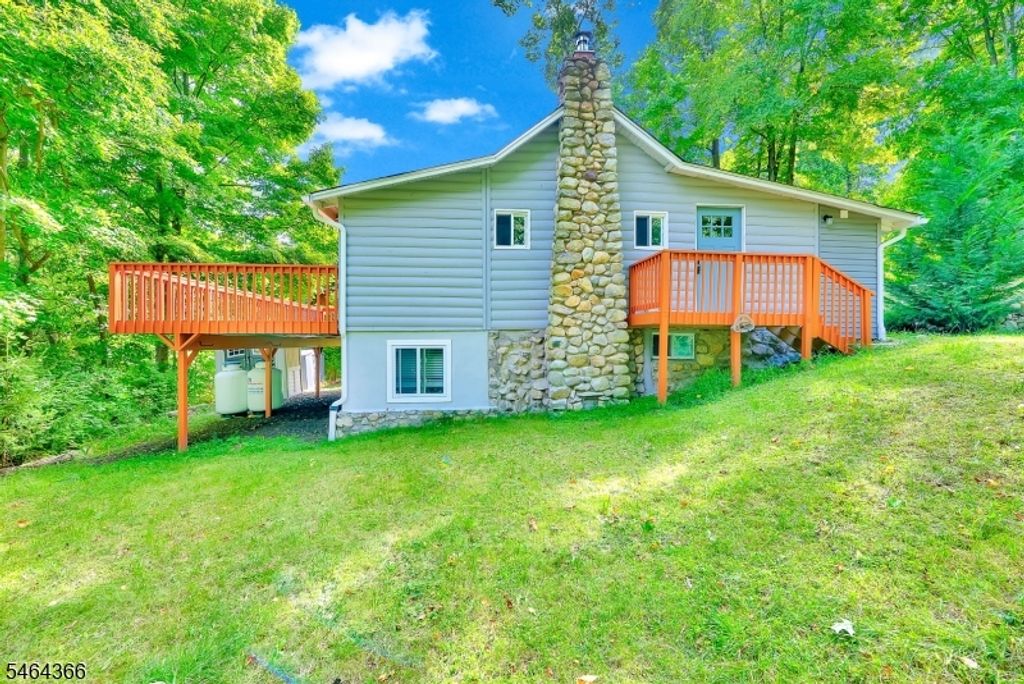 107 Overlook Rd, Vernon Twp., NJ 07461 — exterior