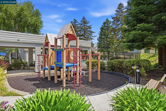 3746 Stoneglen N, Richmond, CA 94806