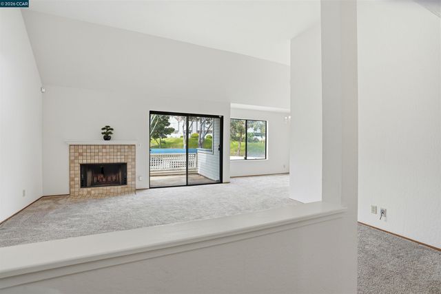 3746 Stoneglen N, Richmond, CA 94806